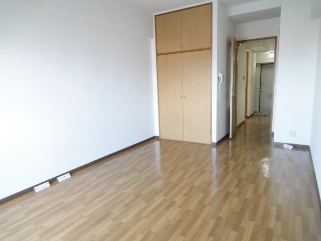 居室・リビング　同物件別号室