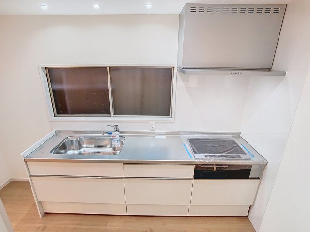 キッチン　現況が相違する場合は現況を優先します。2025年12月撮影。