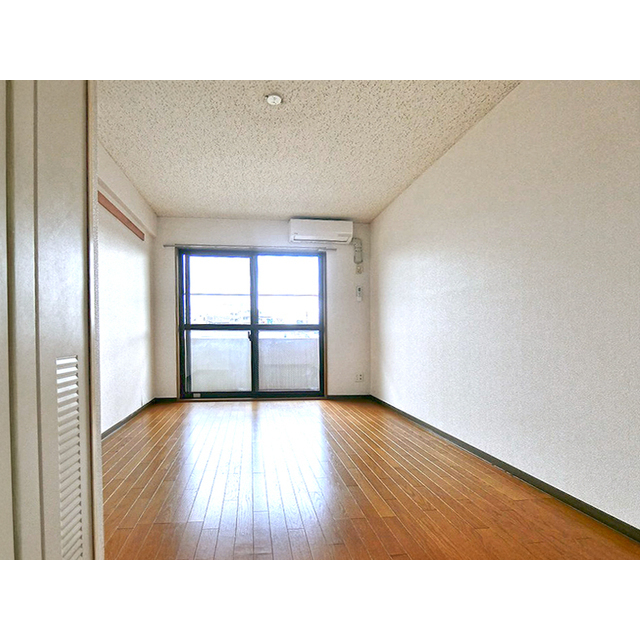 居室・リビング　８．２帖フローリングです