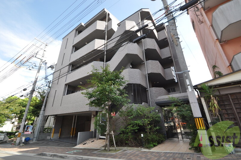 建物外観　総タイル張りの綺麗な外観です。