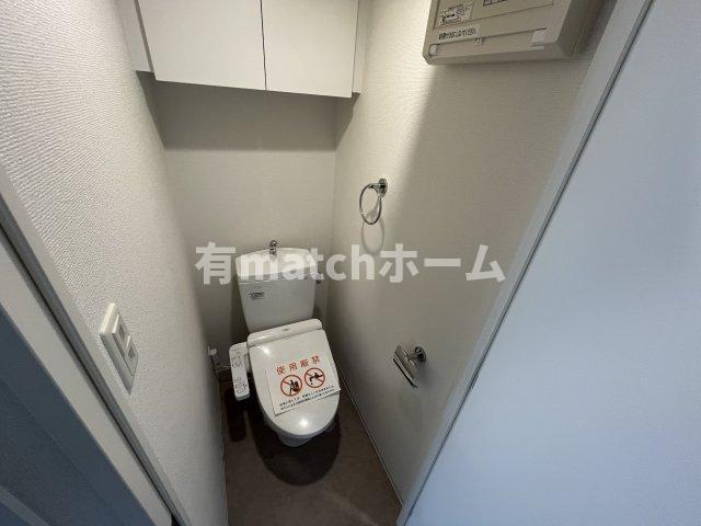 トイレ　(参考)同マンション反転間取り他部屋の写真