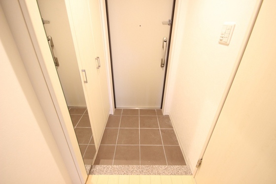 玄関　※別部屋の写真です