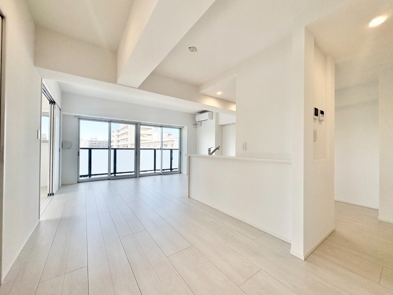 居室・リビング　白基調の明るいお部屋♪