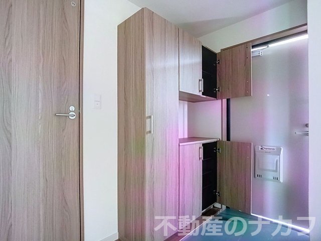 玄関　※同タイプの部屋写真です