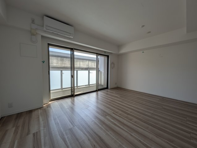 居室・リビング　明るいリビング