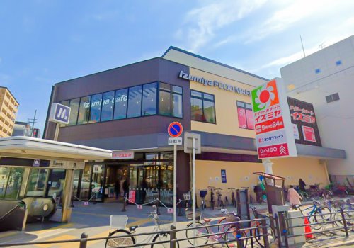 スーパー　デイリーカナートイズミヤ 花園店（スーパー）まで775m