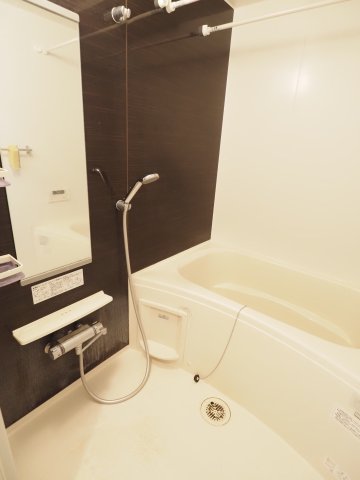 バス・シャワールーム　※同物件の別部屋参考写真です　日々の疲れを癒やすバスルーム、
