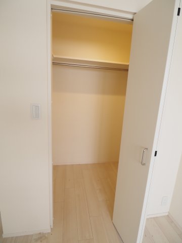収納　※同物件の別部屋参考写真です　1.2帖、たっぷり収納のウォー