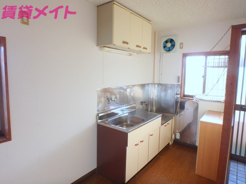 キッチン　同物件別室画像