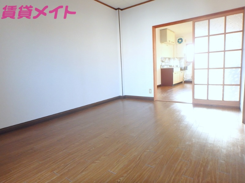 居室・リビング　同物件別室画像