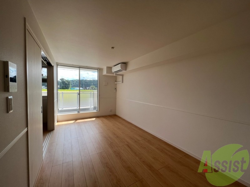 居室・リビング　リビングスペースも広く、各家具を問題なく設置出来そうです。