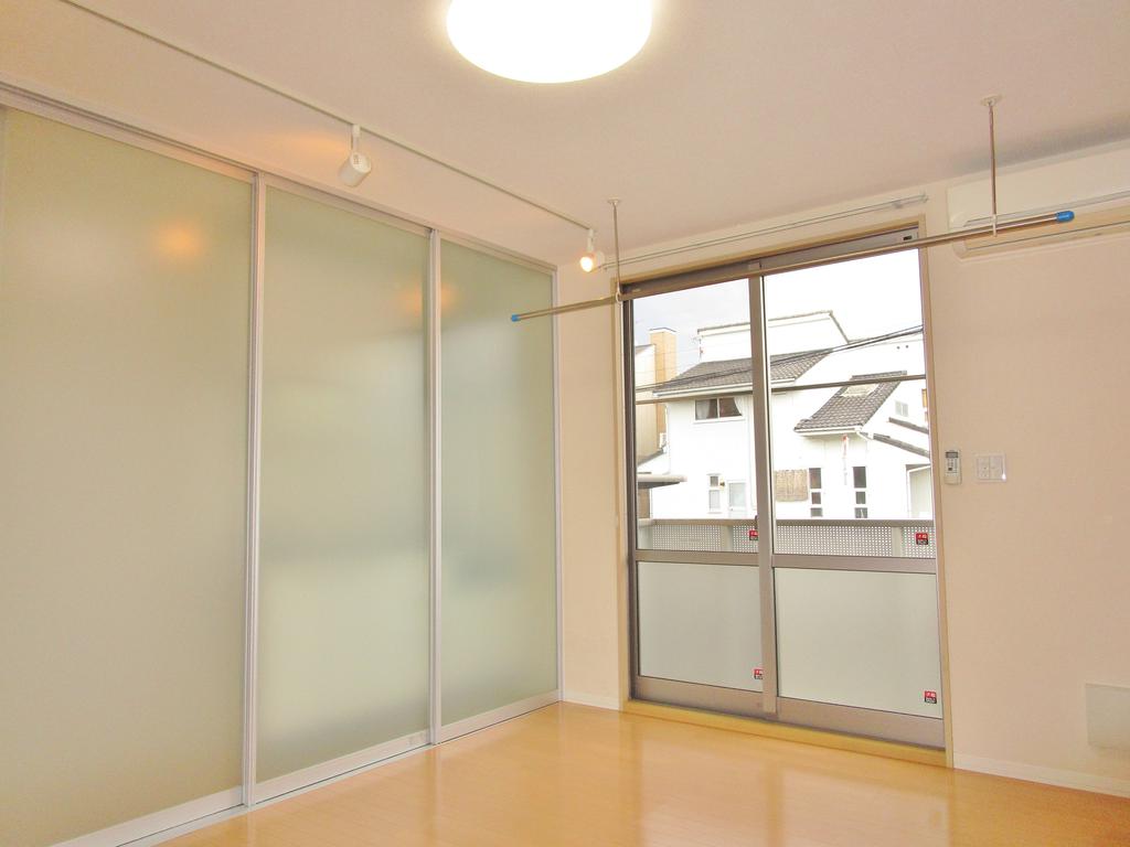 その他　居室　エアコン・室内物干機・収納有