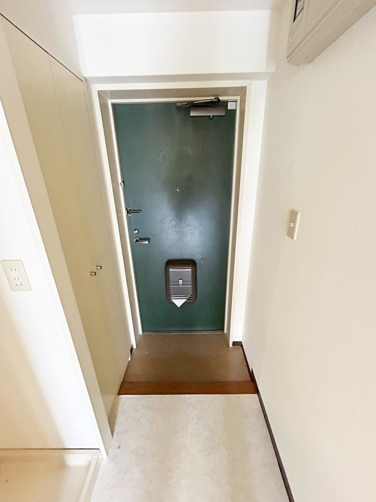 玄関　同物件別部屋画像