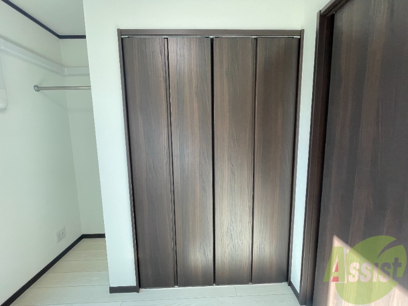 収納　３．３帖の洋室にクローゼットがあり広く使えます。