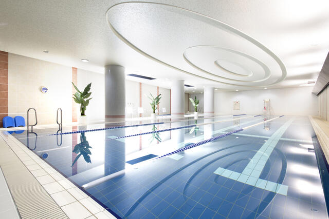 ロビー　プール