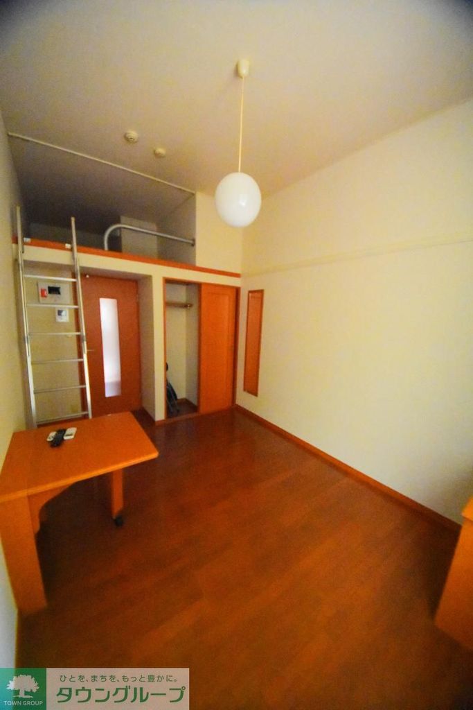 レオパレスエグランテ大岡の居間写真