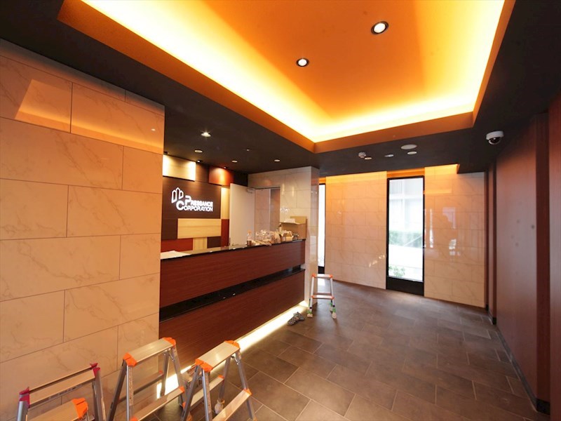 エントランス　エントランス　オートロック　宅配ＢＯＸ　防犯カメラ