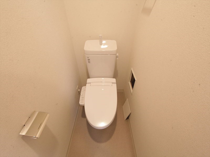 トイレ　温水洗浄暖房便座付トイレ