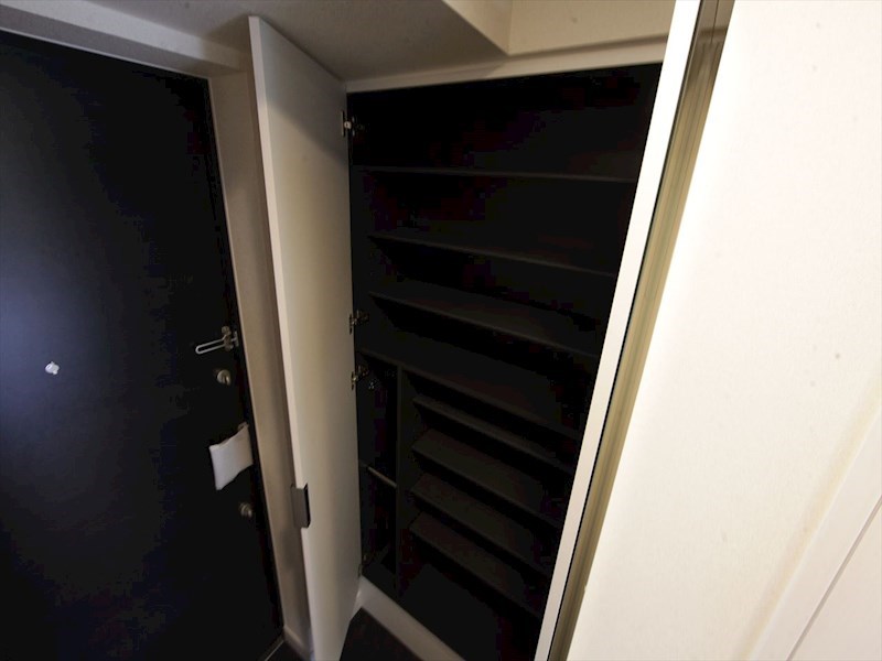 玄関　玄関　シューズボックス付（収納充実してます）