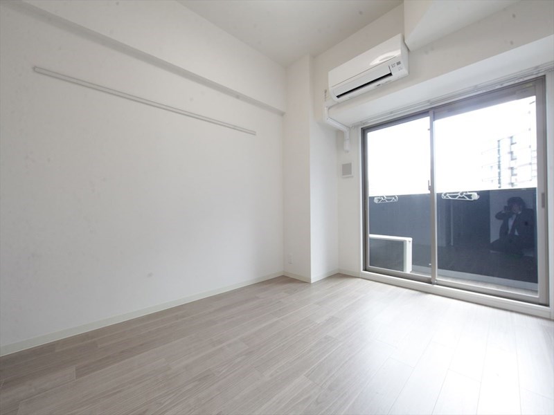 バルコニー　洋室7.3帖　エアコン完備　バルコニー