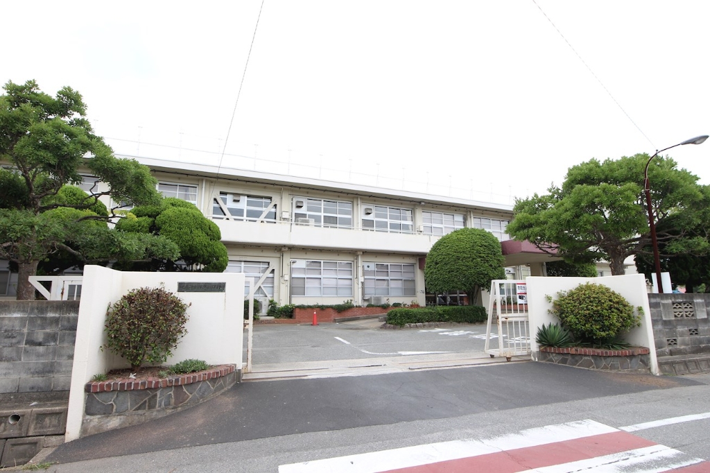 小学校　粕屋町立仲原小学校（小学校）まで463m