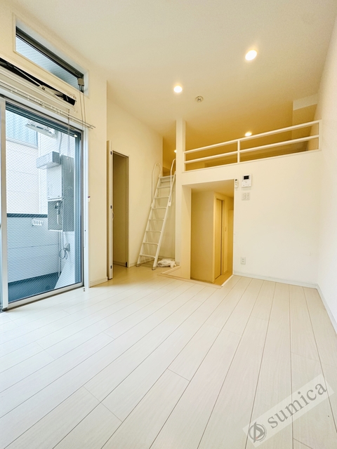 居室・リビング　天井が高く開放感のあるお部屋です♪♪