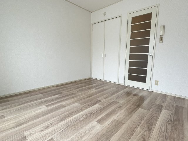 エントランス　落ち着いたエントランスです