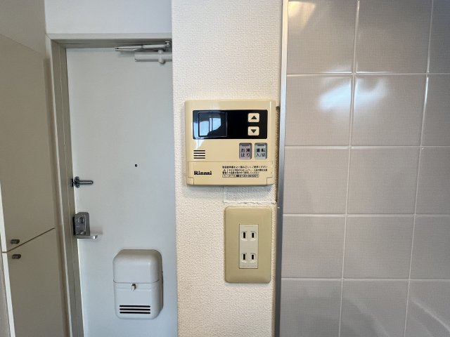 その他設備　給湯器リモコンです