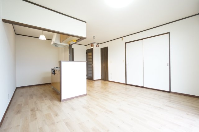 ＪＲ内房線 浜野駅 徒歩28分 2階建 築35年の居間写真