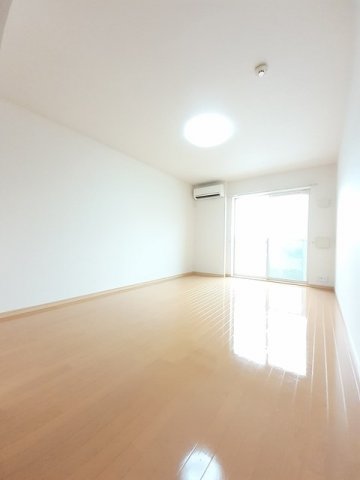 居室・リビング　個人の部屋や寝室として使える洋室です