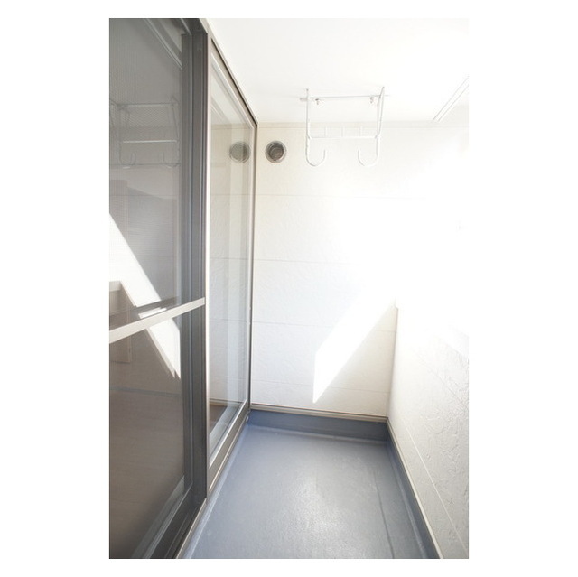 バルコニー　少々の雨でも安心