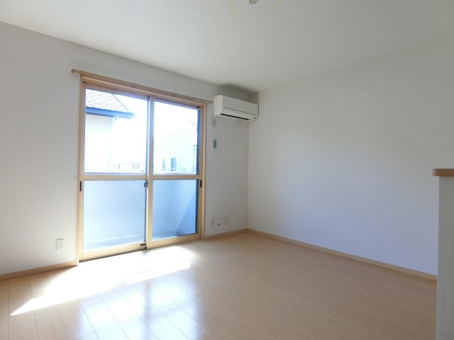 居室・リビング　203号室の写真（イメージ）