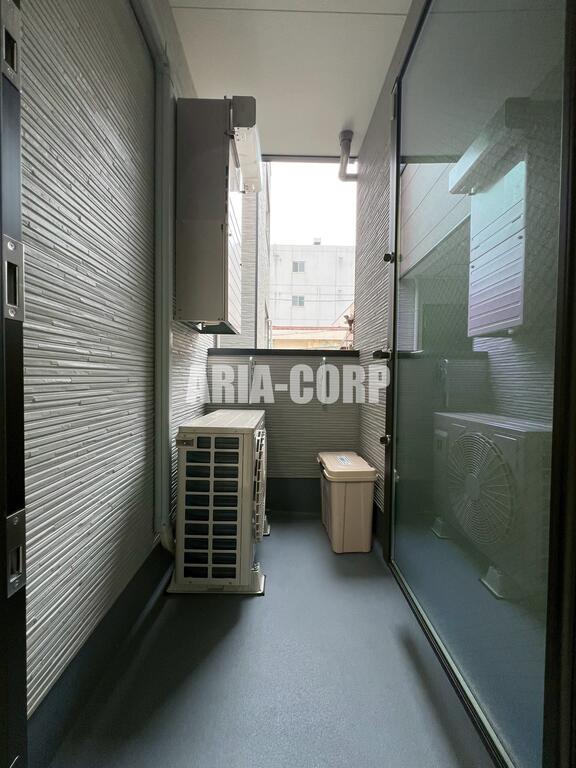 バルコニー　バルコニー、室内物干し、浴室乾燥と3箇所お洗濯物を干せます！