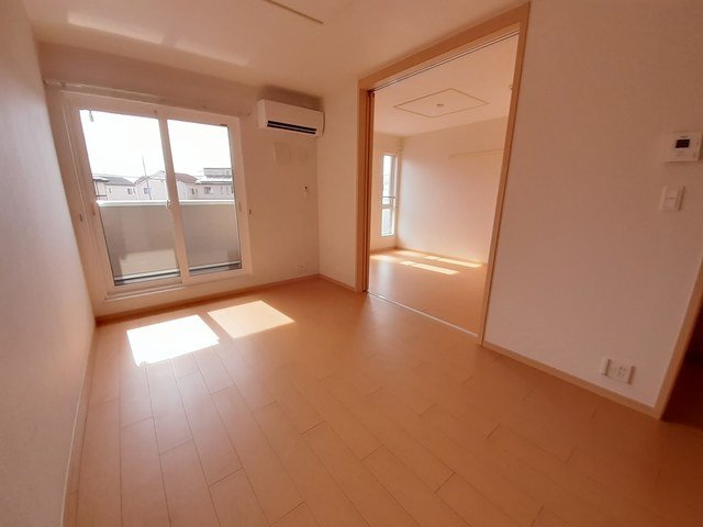 居室・リビング　ゆったり過ごせる居間です