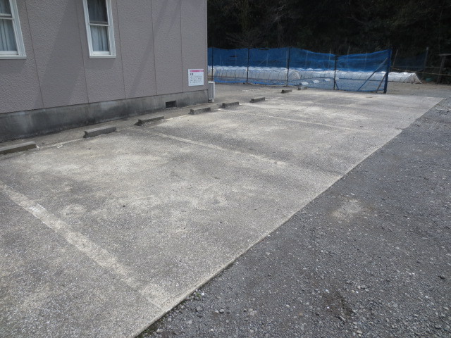 駐車場　敷地内駐車場（要空き確認）