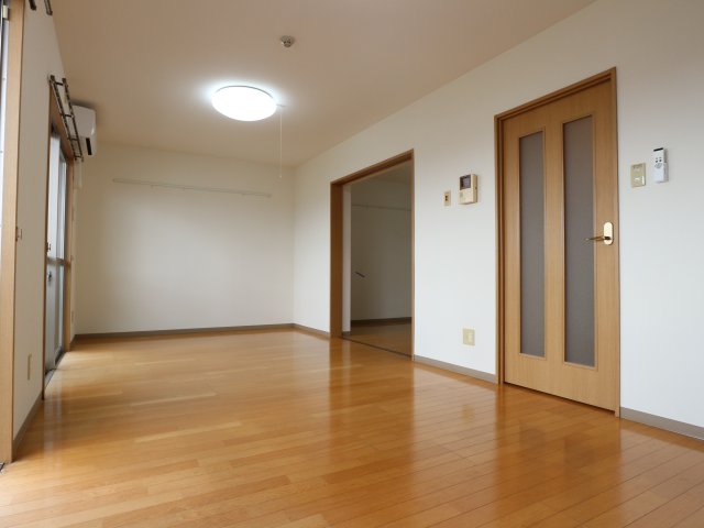 居室・リビング　※現状優先となります。