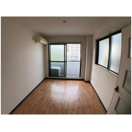 居室・リビング　２面採光で明るい洋室です！