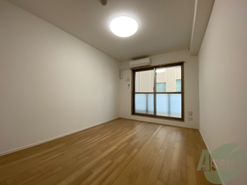 居室・リビング　７．６帖の洋室です。寛ぐには十分な広さがありました。