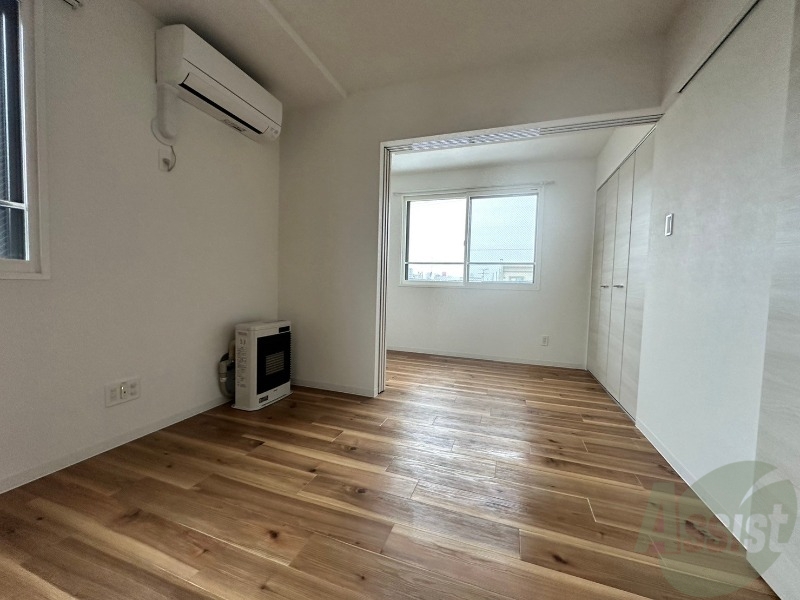 居室・リビング　広くてきれいなリビングです！快適に過ごせそうですね。