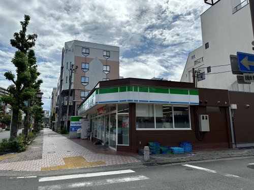 コンビニ　ファミリーマート 豊橋松葉町店（コンビニ）まで512m