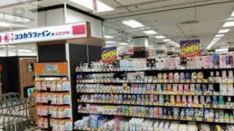 ドラックストア　ココカラファインプラスイズミヤ 枚方店（ドラッグストア）まで288m