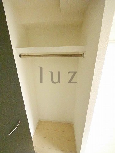 収納　大容量のパイプハンガー付きクローゼット！