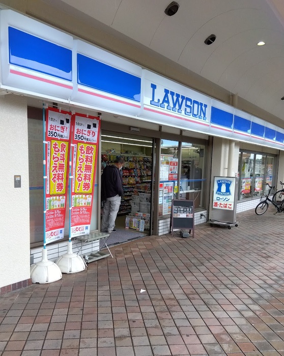 コンビニ　コンビニ（コンビニ）まで405m