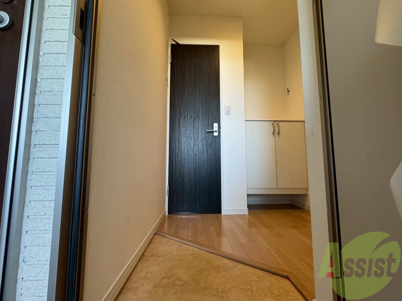 玄関　玄関の様子です。明るい印象ですね。気分もあがりそう。