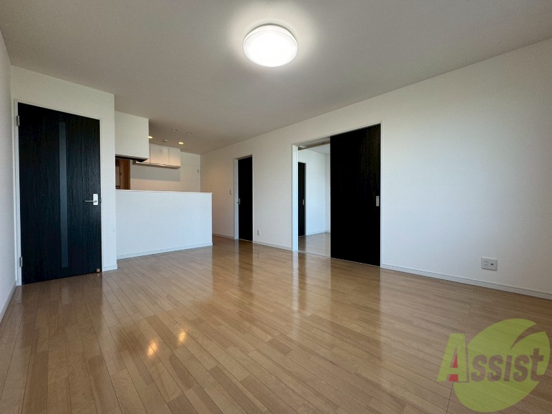 居室・リビング　広くてキレイなお部屋が広がっていて、充実した生活が送れそう。