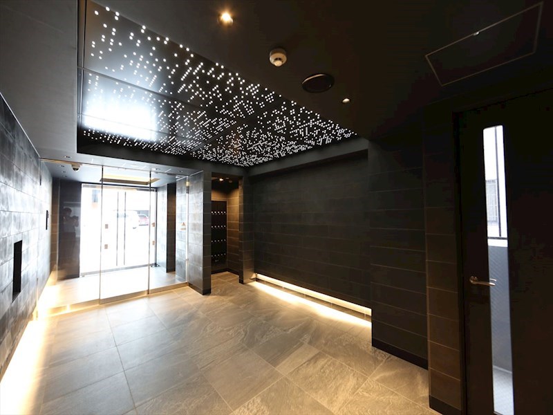 エントランス　エントランス　オートロック　宅配ＢＯＸ　防犯カメラ