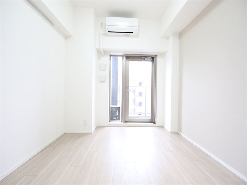 バルコニー　洋室6.5帖　エアコン完備　バルコニー