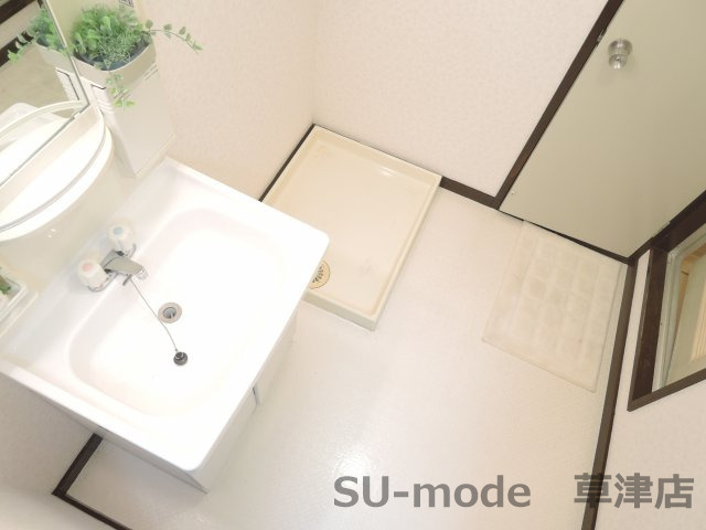 洗面設備　スペースのある洗面所
