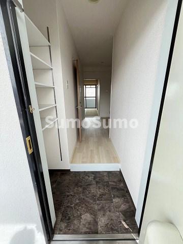 玄関　収納もある玄関です