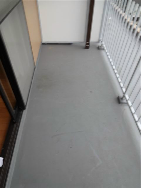 バルコニー　明るいバルコニー